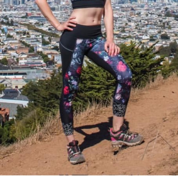 Athleta Black Orchid Relay 2.0 Capri Leggings - Picture 4 of 8